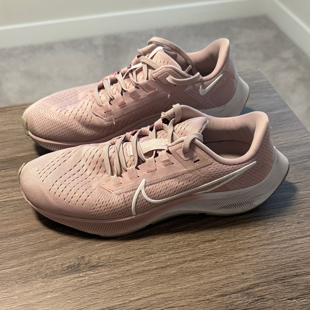 Nike Women's Soft Pink Athletic Shoes